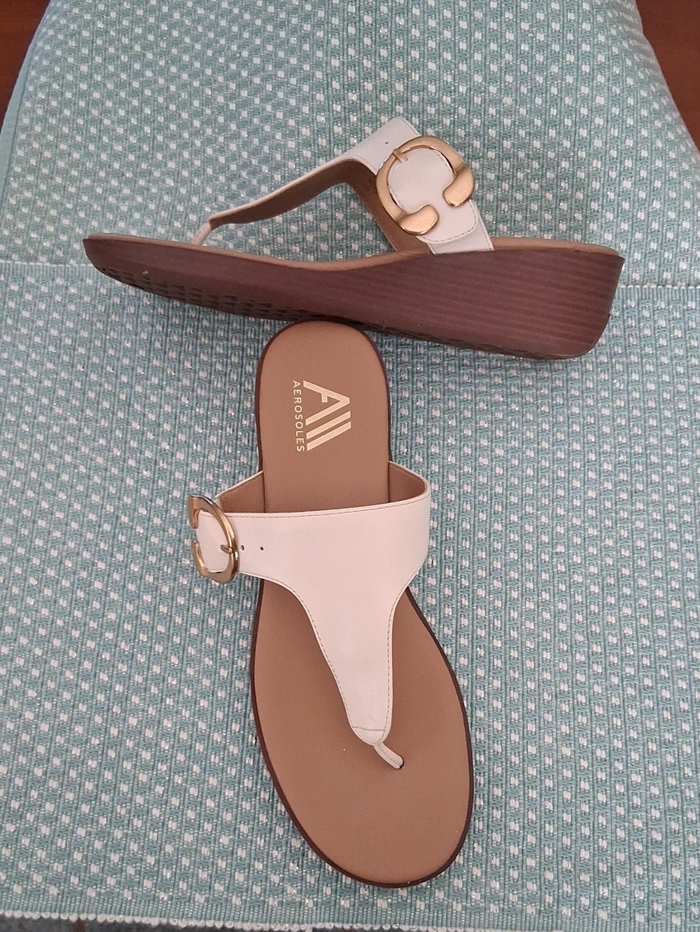AEROSOLES White T-strap Vegan Thong Wedge Sandals with Gold Buckles Sz 11